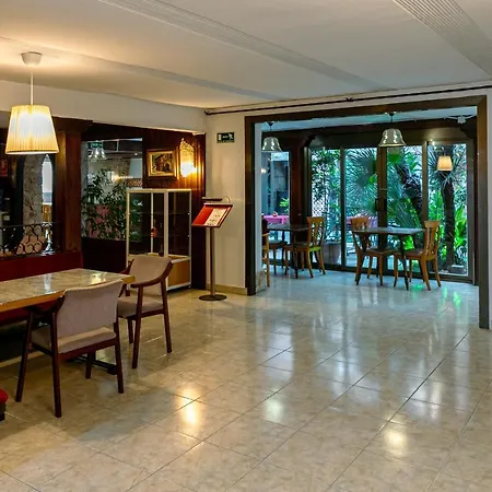 Mercedes, Hotel